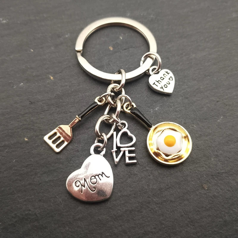 Heart-Shaped Engraved Letter Keychain Love Pendant for the Best Mother Mothers Day Gift Thanksgiving Day Gift Jewelry Keychain