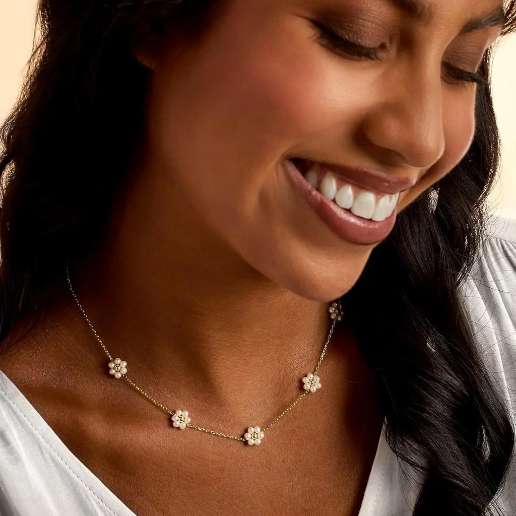 Women Dainty Daisy Pearl Choker Necklace Flower Necklaces Gift 14K Gold Plated Stainless Steel Necklace Birthday Gift for Her