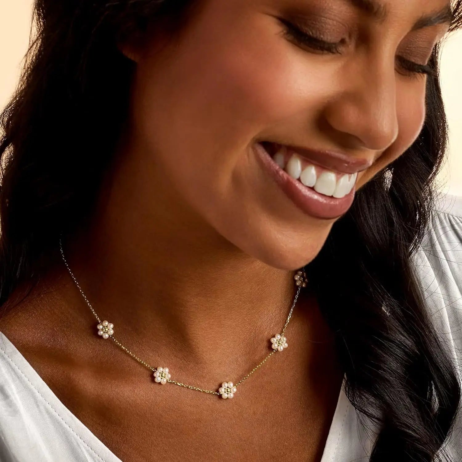 Women Dainty Daisy Pearl Choker Necklace Flower Necklaces Gift 14K Gold Plated Stainless Steel Necklace Birthday Gift for Her