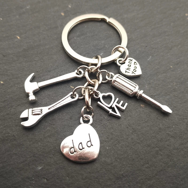 Heart-Shaped Engraved Letter Keychain Love Pendant for the Best Mother Mothers Day Gift Thanksgiving Day Gift Jewelry Keychain
