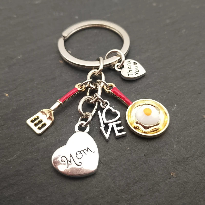 Heart-Shaped Engraved Letter Keychain Love Pendant for the Best Mother Mothers Day Gift Thanksgiving Day Gift Jewelry Keychain