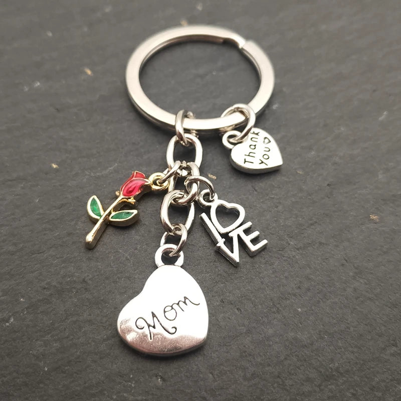 Heart-Shaped Engraved Letter Keychain Love Pendant for the Best Mother Mothers Day Gift Thanksgiving Day Gift Jewelry Keychain